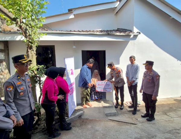 Hari Bhayangkara ke  80 Polres Ngawi Bedah Dua Rumah Jadi Layak Huni Hadirkan Senyum dan Harapan Warga